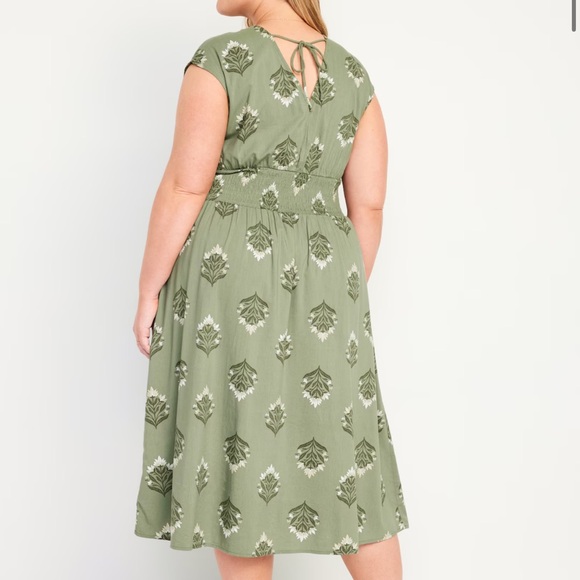 NWT OLD NAVY  Waist-Defined Midi Dress Color: Block Print - Picture 6 of 8